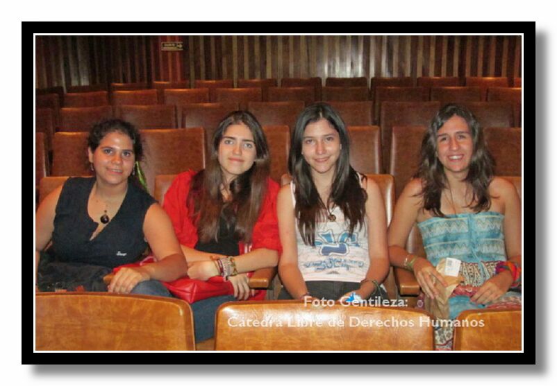 Docentes, alumnos y publico en general estuvieron presentes.